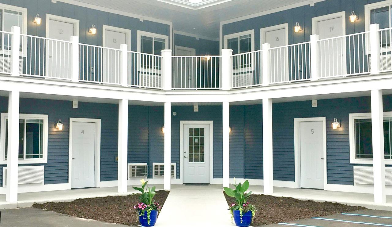 Empire Lakeshore Inn - thumb 4