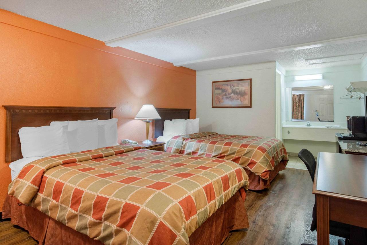 Rodeway Inn Auburn Hills - thumb 5