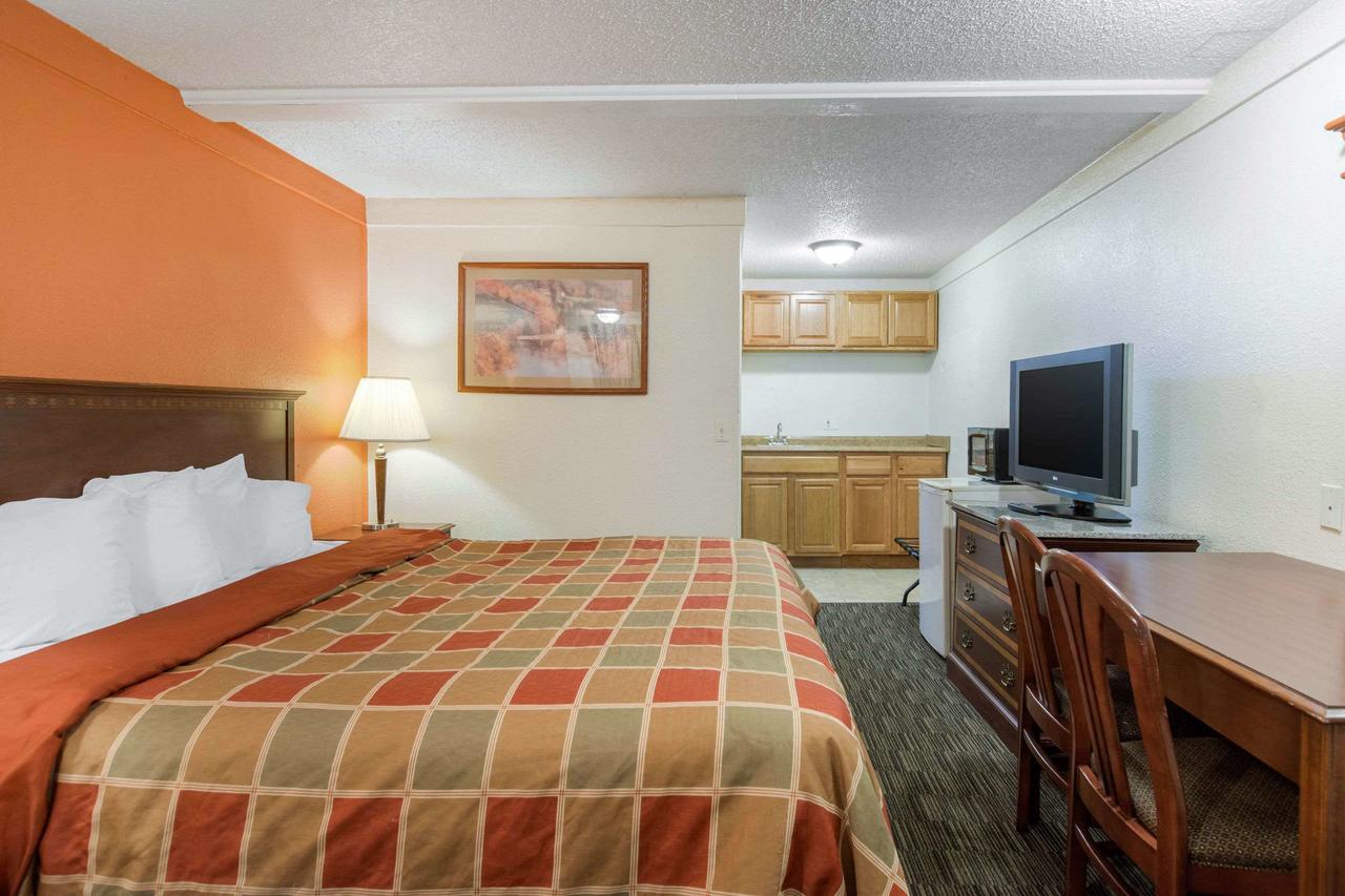 Rodeway Inn Auburn Hills - thumb 19