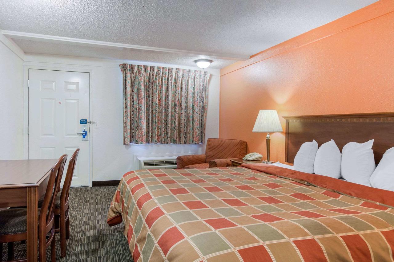 Rodeway Inn Auburn Hills - thumb 6