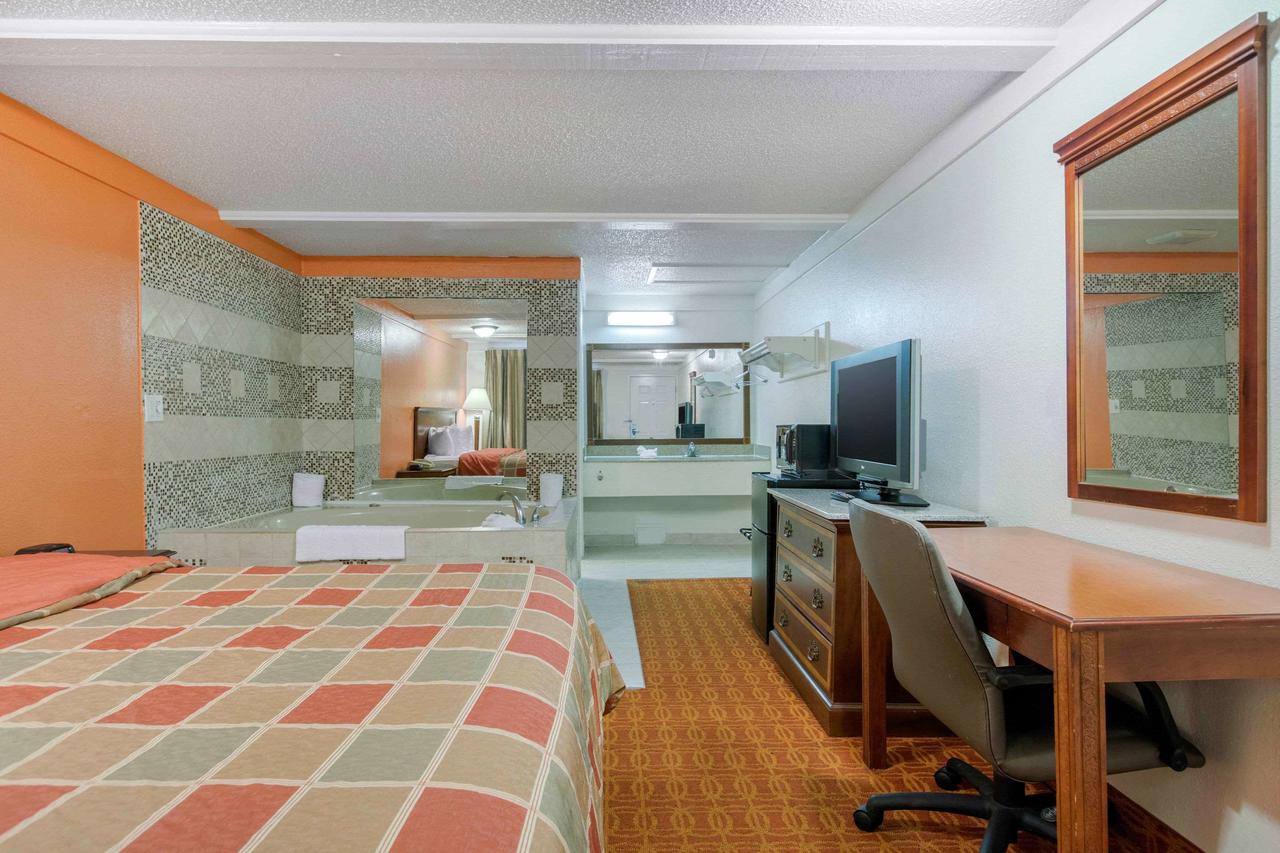 Rodeway Inn Auburn Hills - thumb 29