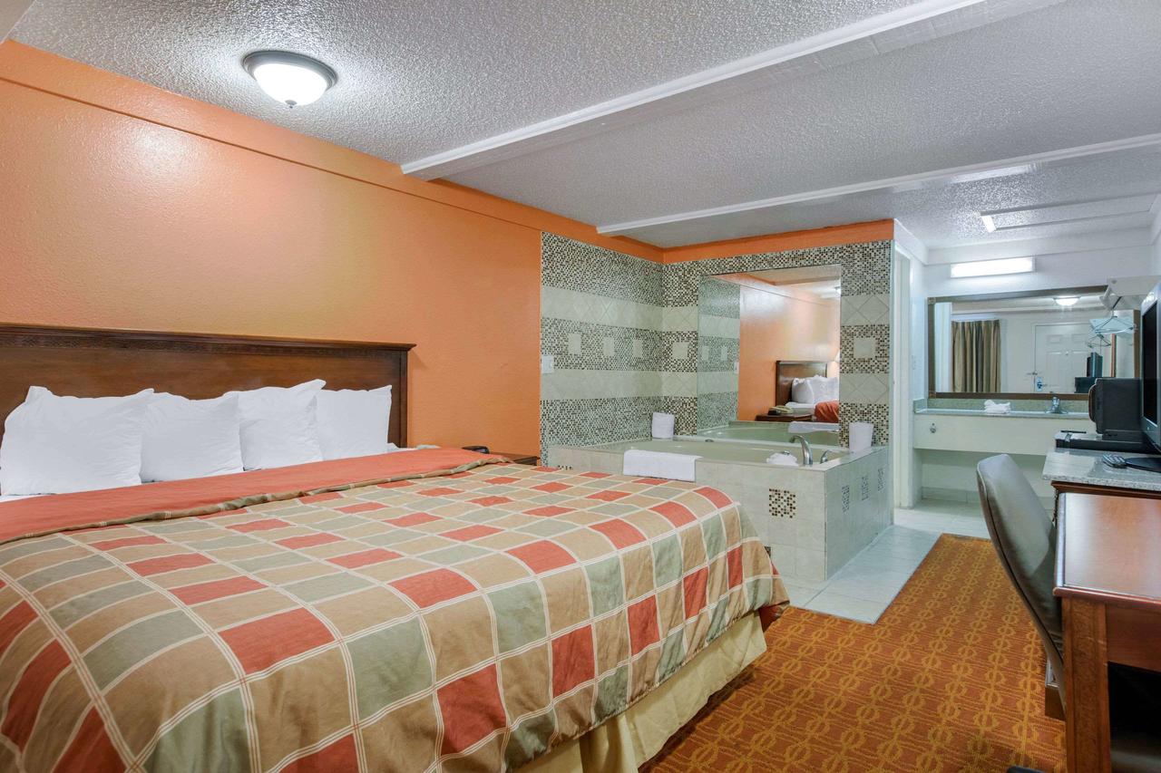 Rodeway Inn Auburn Hills - thumb 11