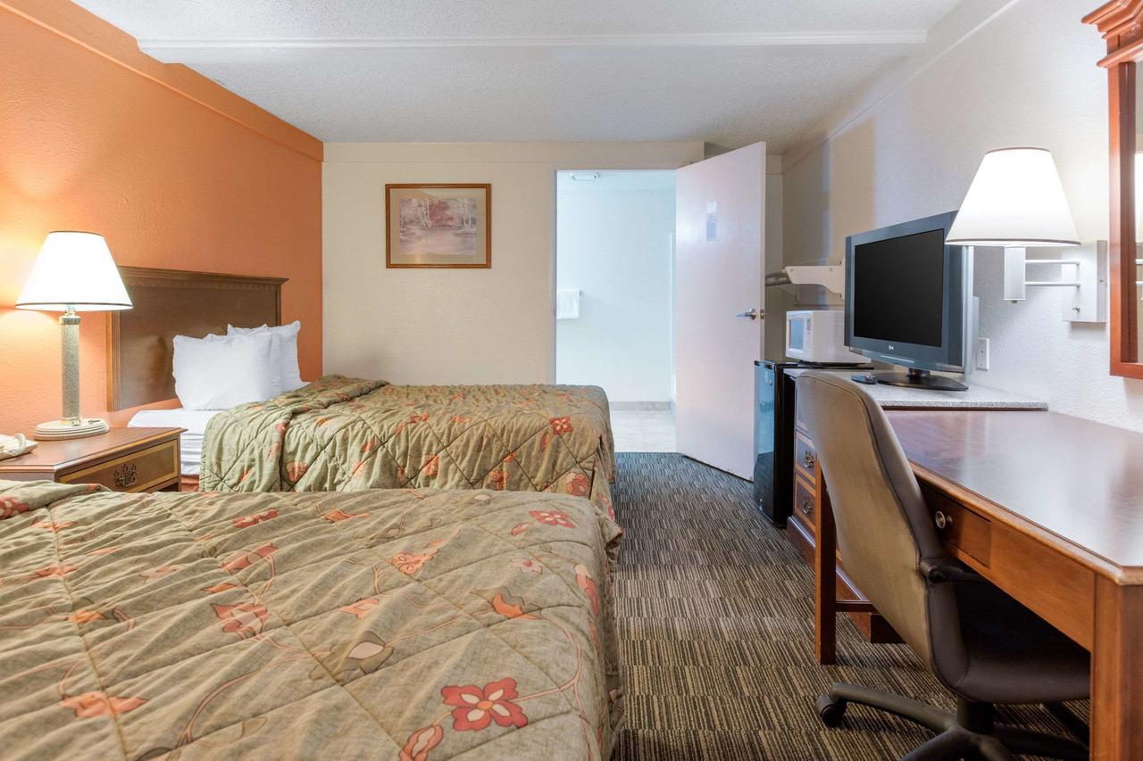 Rodeway Inn Auburn Hills - thumb 18