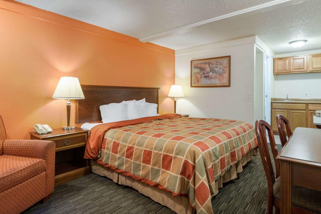 Rodeway Inn Auburn Hills - thumb 16