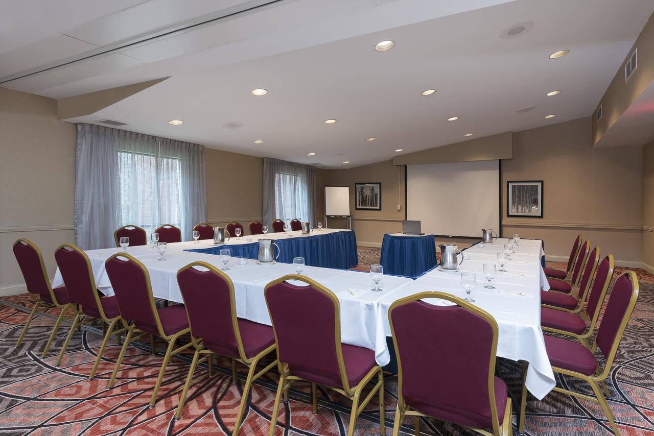 DoubleTree By Hilton Grand Rapids-Airport - thumb 25