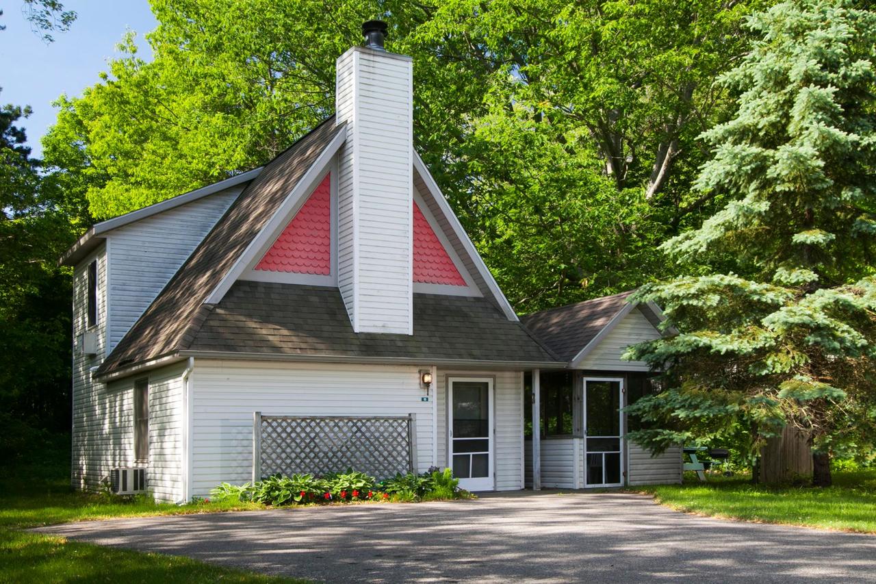 Goshorn Lake Cottage #18 - thumb 3