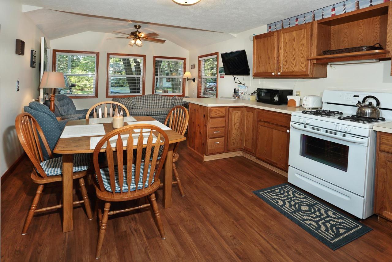 Goshorn Lake Cottage #11 - thumb 9