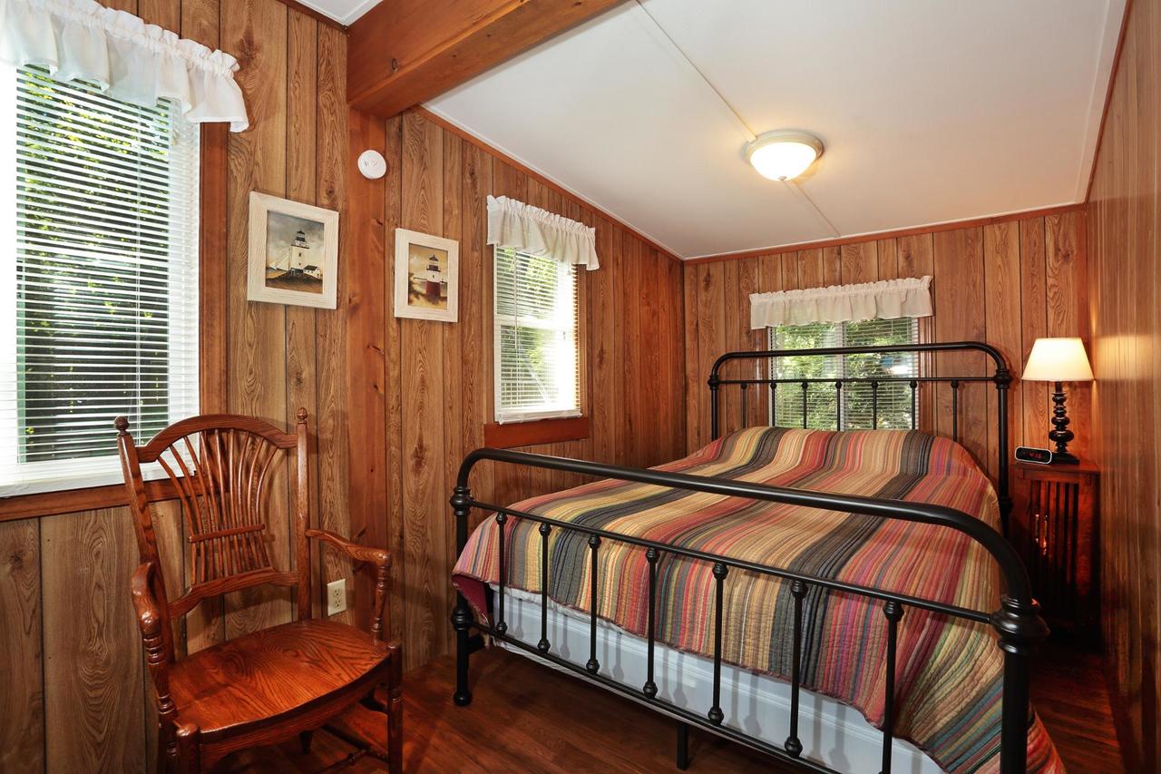 Goshorn Lake Cottage #11 - thumb 4