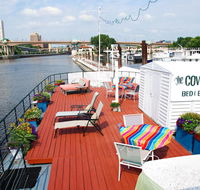 The Covington Houseboat - Hotels Find