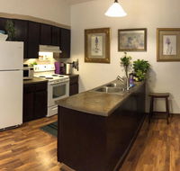 Beautiful Convenient 3 Bedroom- The Stacy Suite - Hotels Find