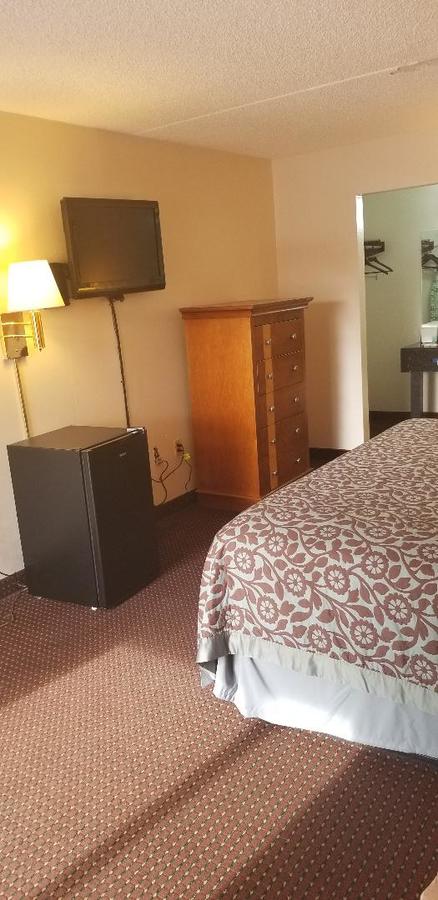 Americas Best Value Inn - thumb 7