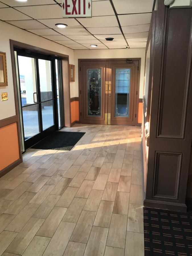 Americas Best Value Inn - thumb 2