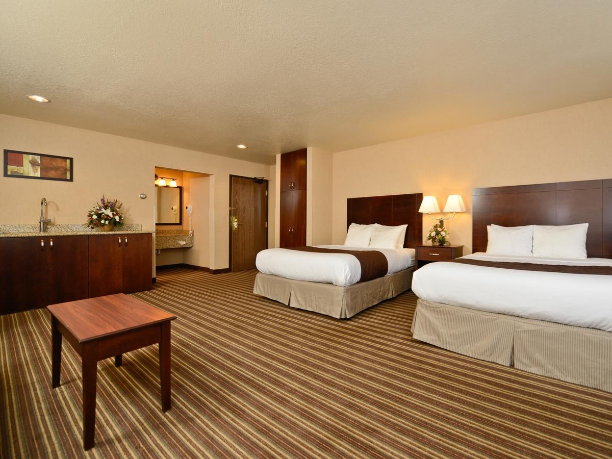 Yellowstone West Gate Hotel - thumb 37
