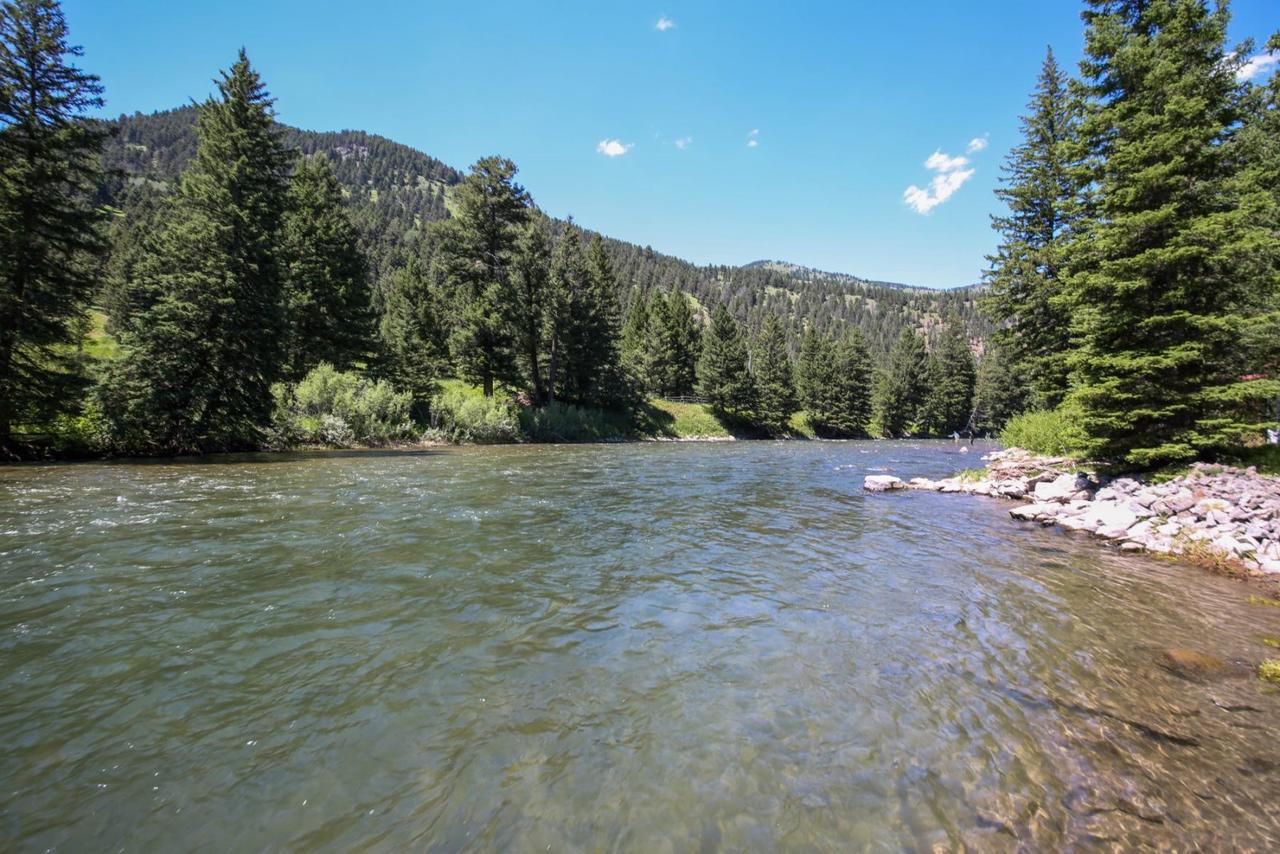 Big Sky - Fly Fishing Cottage - thumb 18