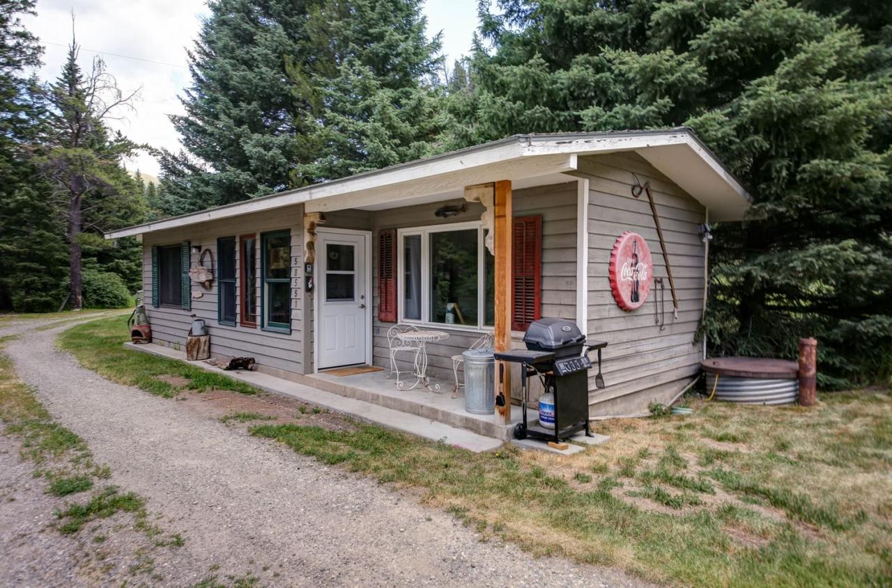 Big Sky - Fly Fishing Cottage - thumb 1