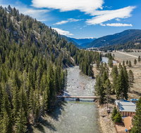 Gallatin River Getaway - Hotels Find