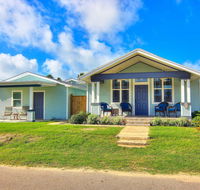 Walk to Beach From Outstanding Classic Residence - Hotels Find