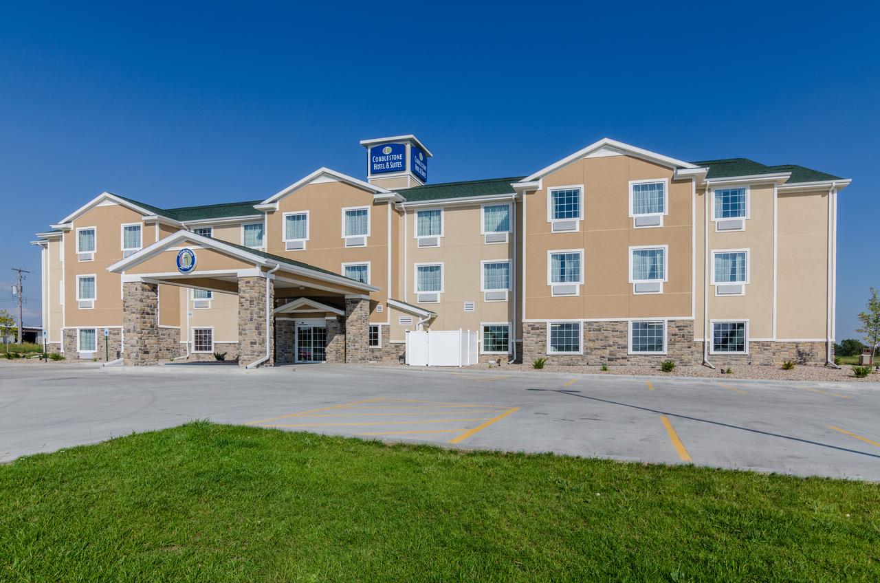 Cobblestone Hotel & Suites - McCook - thumb 0