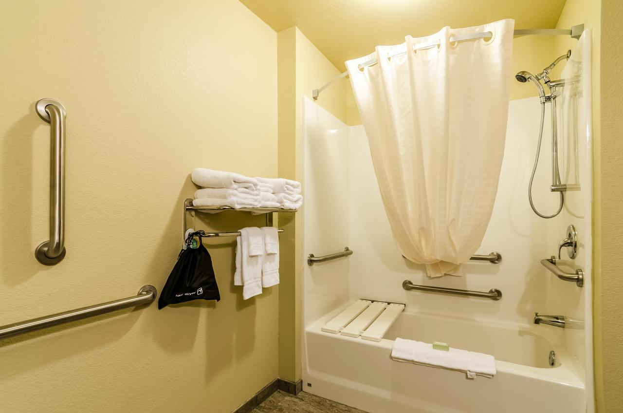 Cobblestone Hotel & Suites - McCook - thumb 23