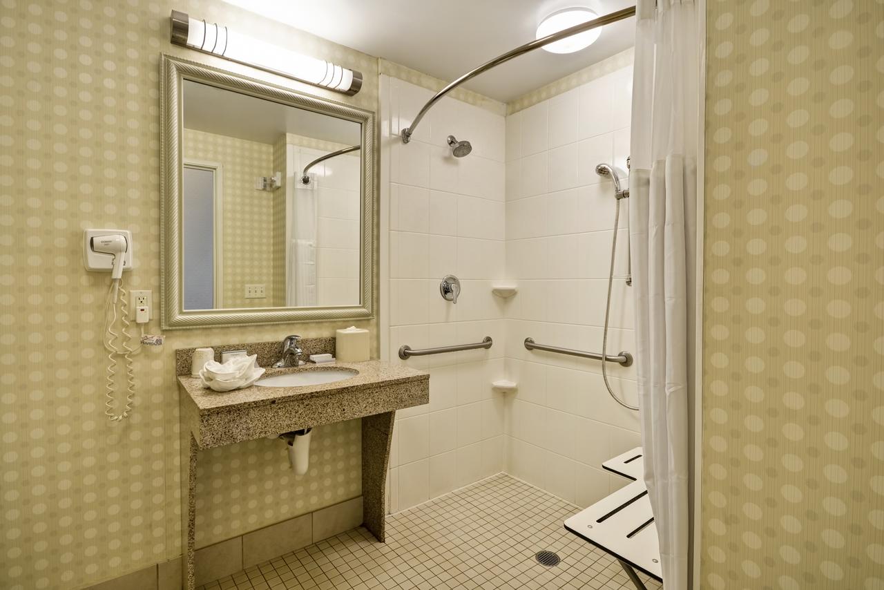 Hilton Garden Inn Riverhead - thumb 20