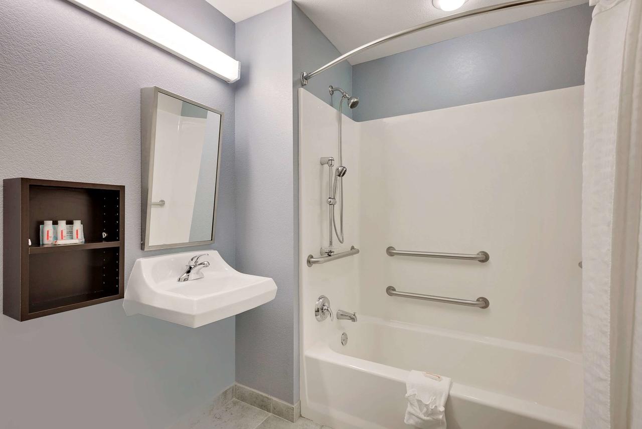 Microtel Inn And Suites By Wyndham - Geneva - thumb 25