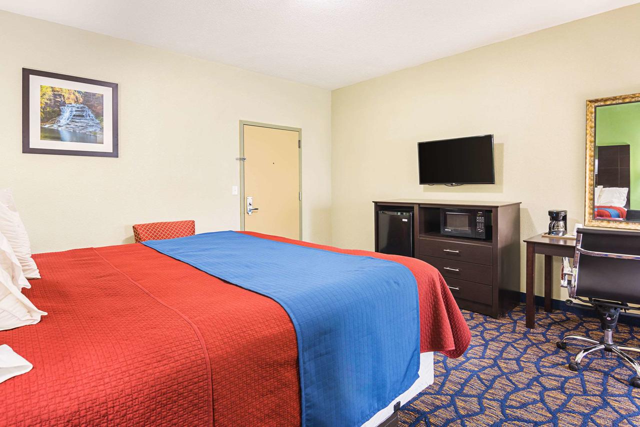 Rodeway Inn And Suites Ithaca - thumb 5