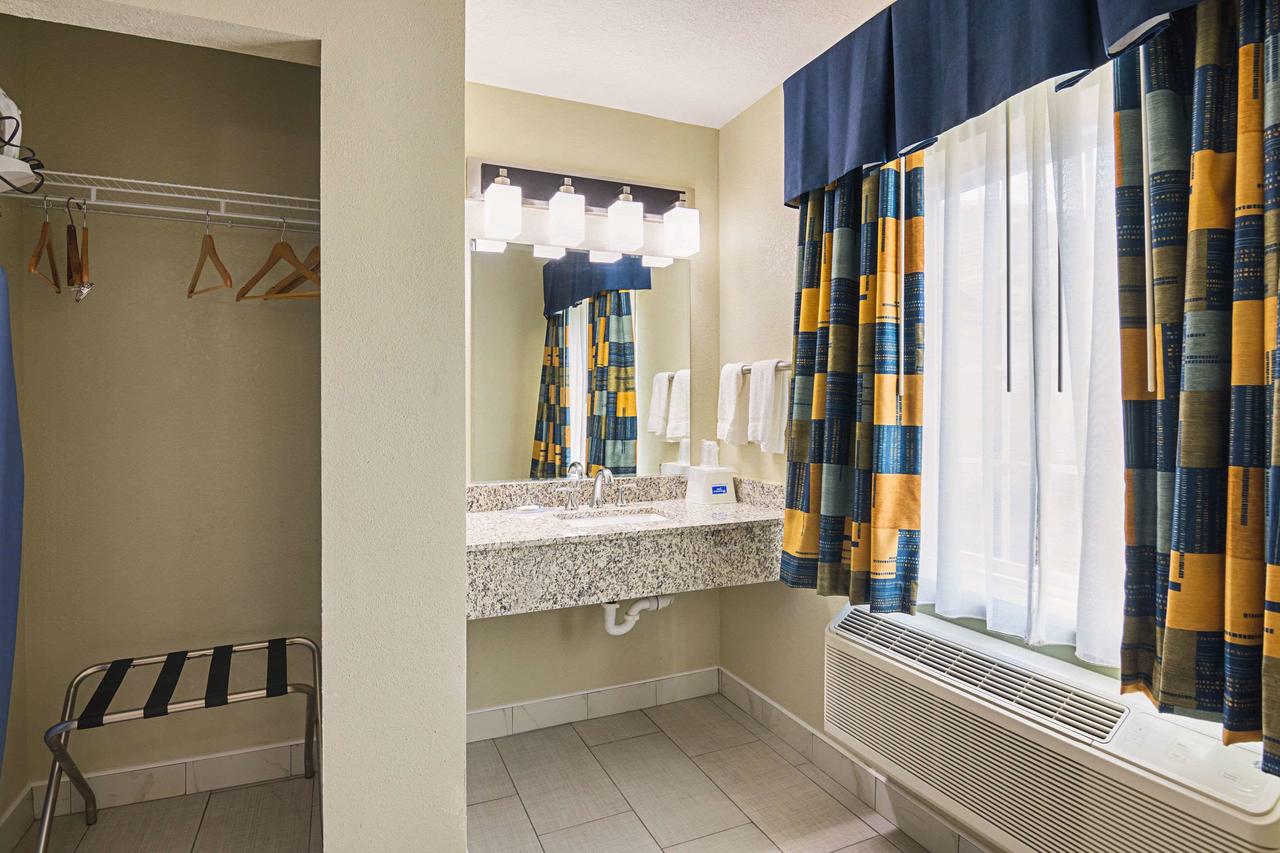 Rodeway Inn And Suites Ithaca - thumb 4
