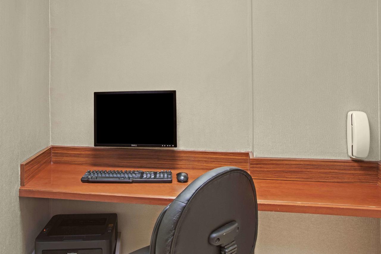 Ramada By Wyndham Bronx - thumb 20