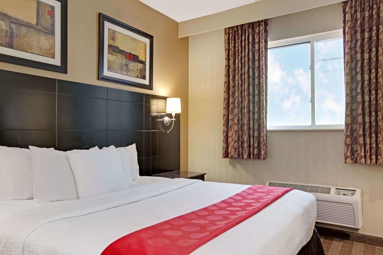 Ramada By Wyndham Bronx - thumb 1