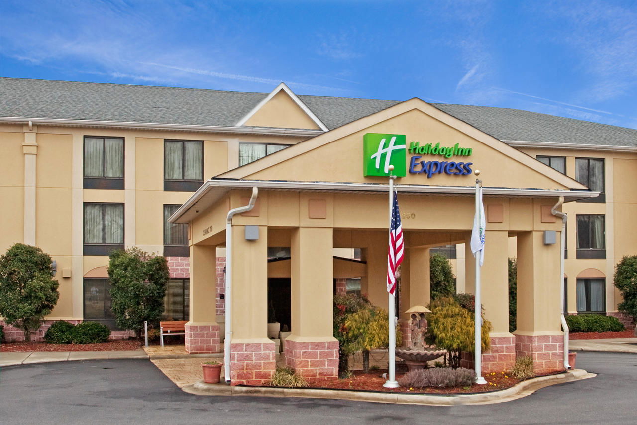 Holiday Inn Express Hotel & Suites Charlotte Airport-Belmont - thumb 1