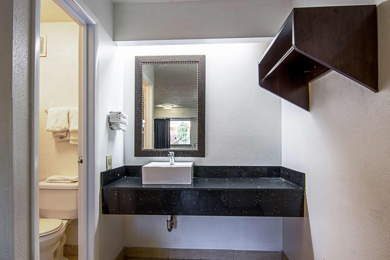 Motel 6 Charlotte - Airport - thumb 11