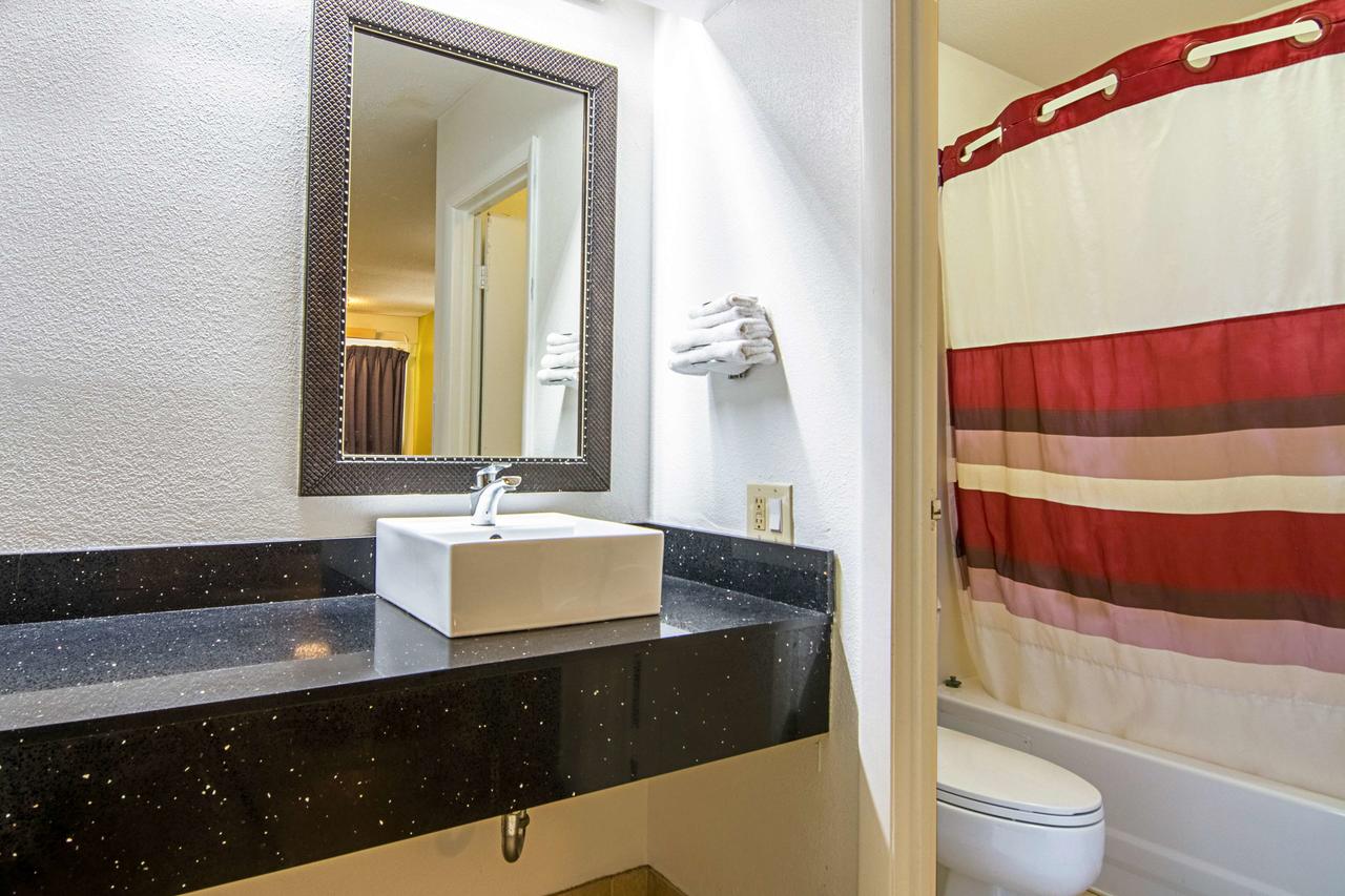 Motel 6 Charlotte - Airport - thumb 4