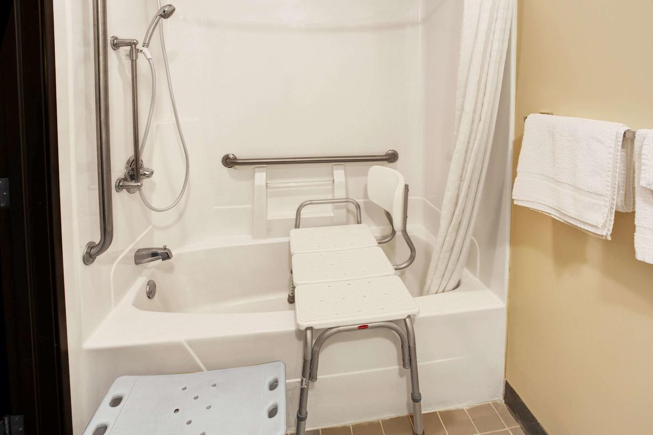 Super 8 By Wyndham Heath/Newark - thumb 4