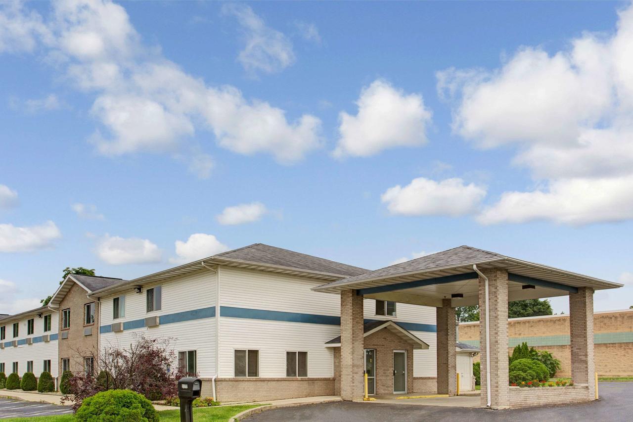 Super 8 By Wyndham Heath/Newark - thumb 1