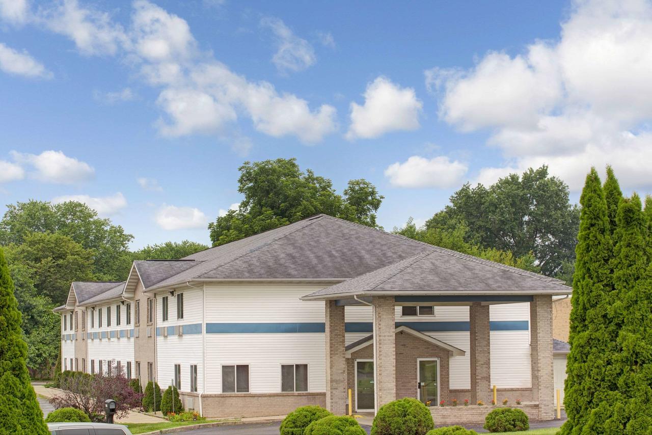 Super 8 By Wyndham Heath/Newark - thumb 0