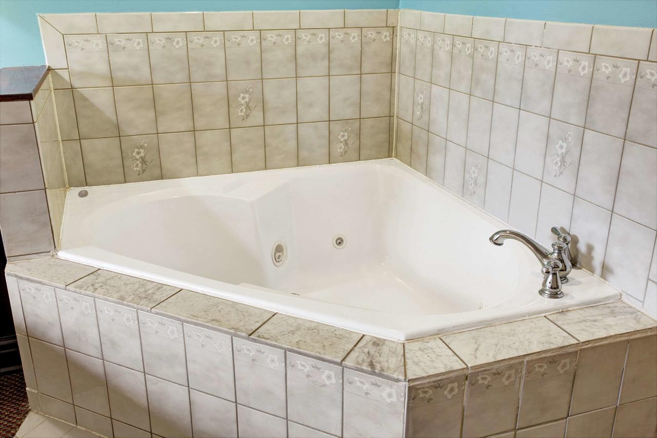 Super 8 By Wyndham Heath/Newark - thumb 14