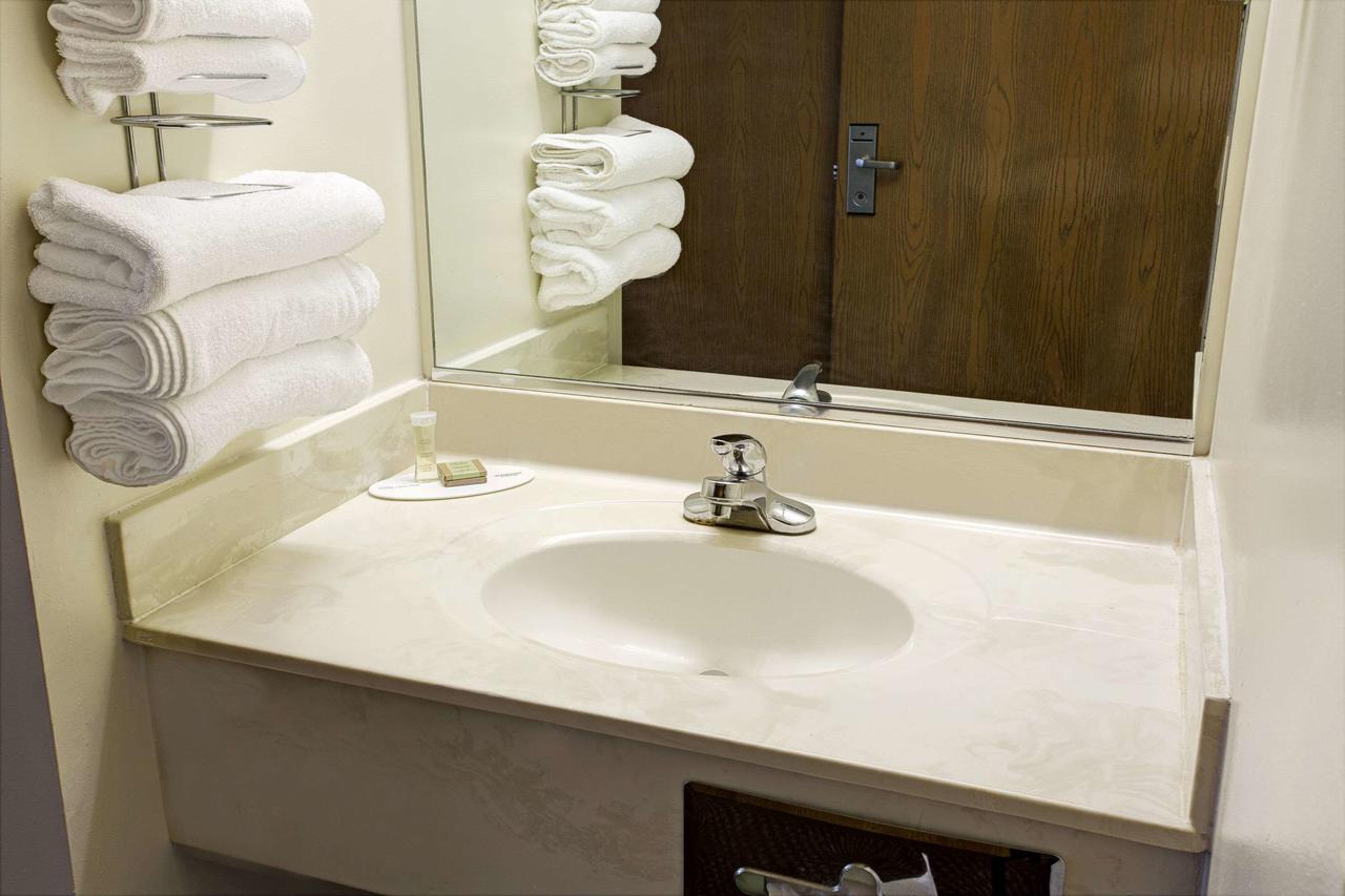 Super 8 By Wyndham Heath/Newark - thumb 12