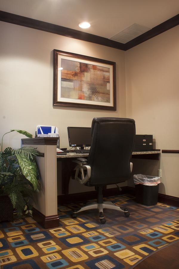 Holiday Inn Express & Suites Youngstown West I 80 - thumb 18