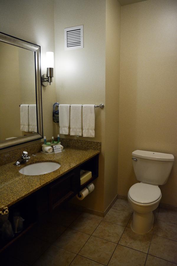 Holiday Inn Express & Suites Youngstown West I 80 - thumb 2