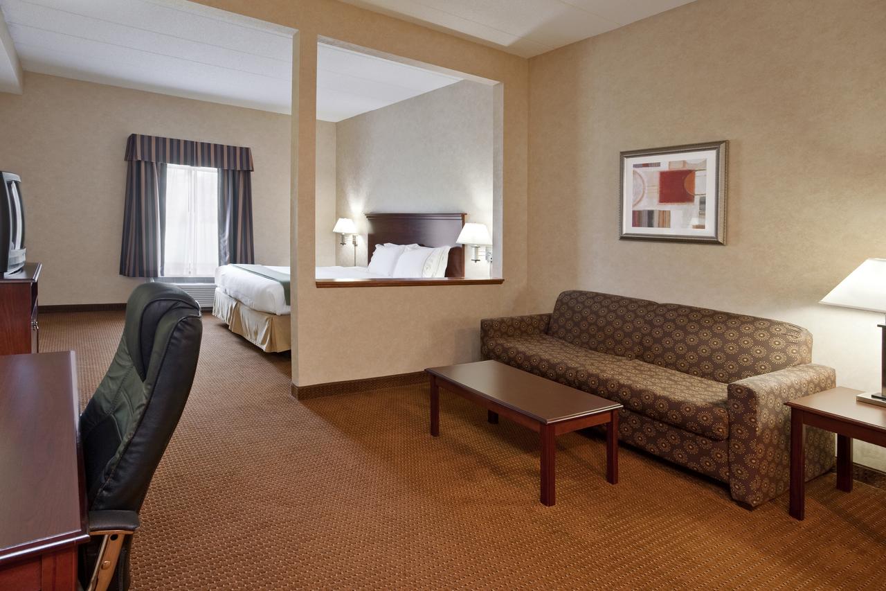 Holiday Inn Express Tiffin - thumb 22