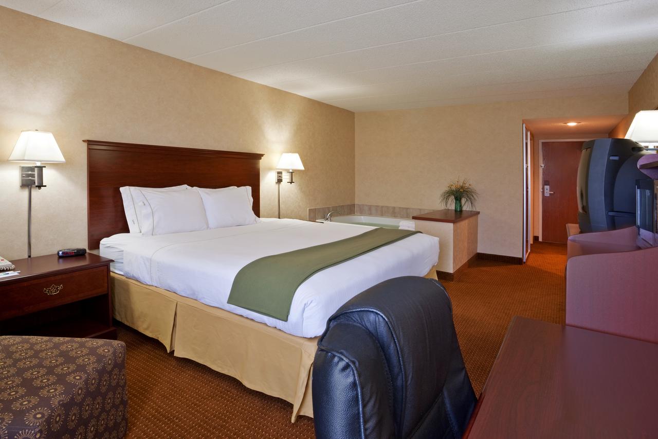 Holiday Inn Express Tiffin - thumb 7