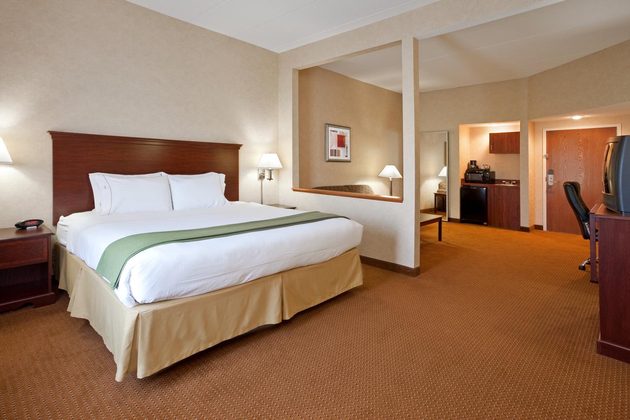 Holiday Inn Express Tiffin - thumb 19