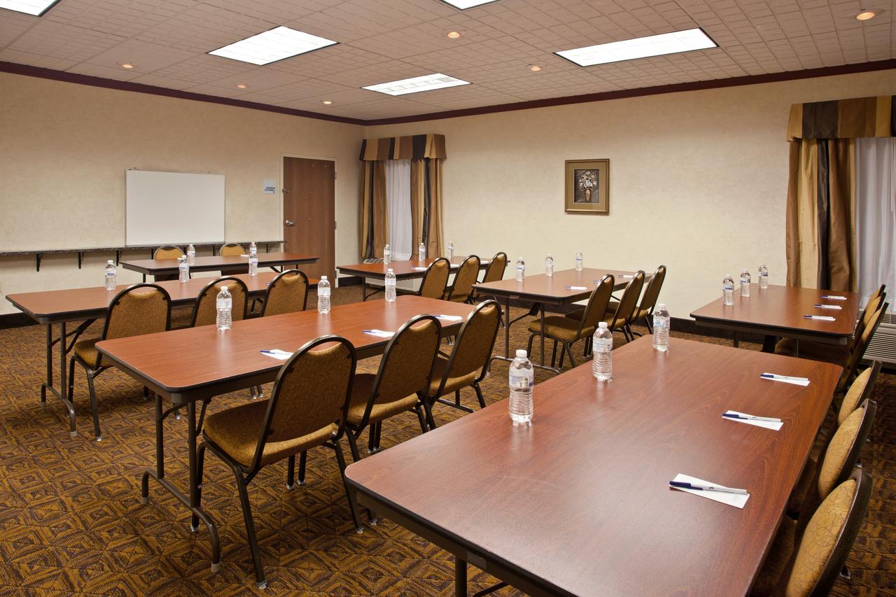 Holiday Inn Express Tiffin - thumb 6