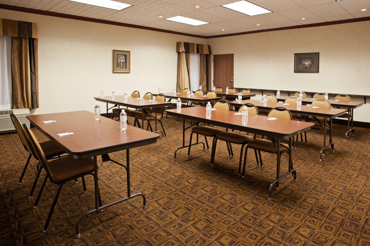 Holiday Inn Express Tiffin - thumb 12