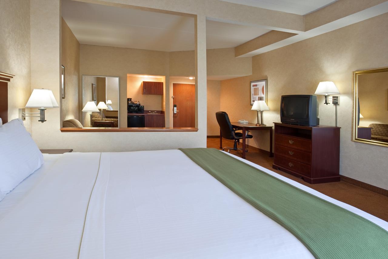 Holiday Inn Express Tiffin - thumb 15