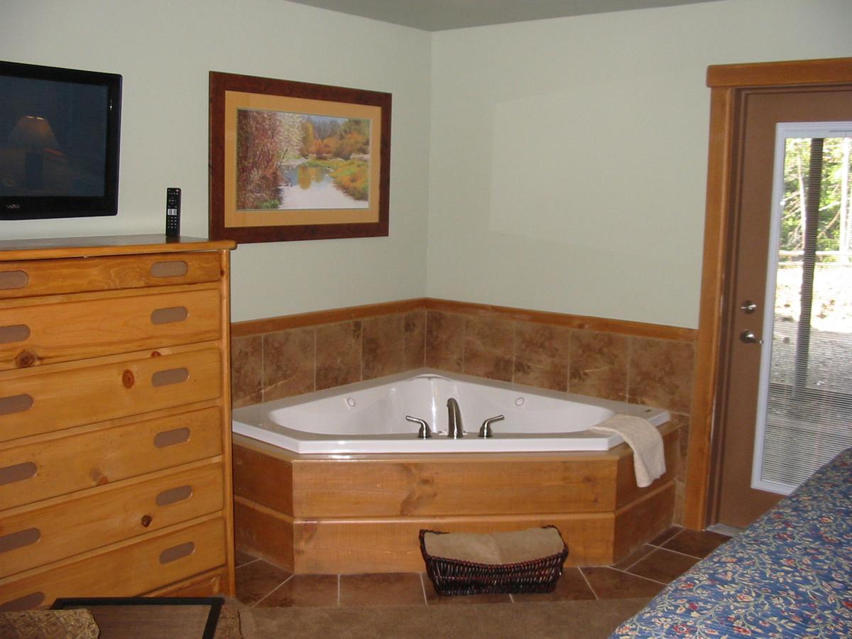 Callahan's Lodge - thumb 28