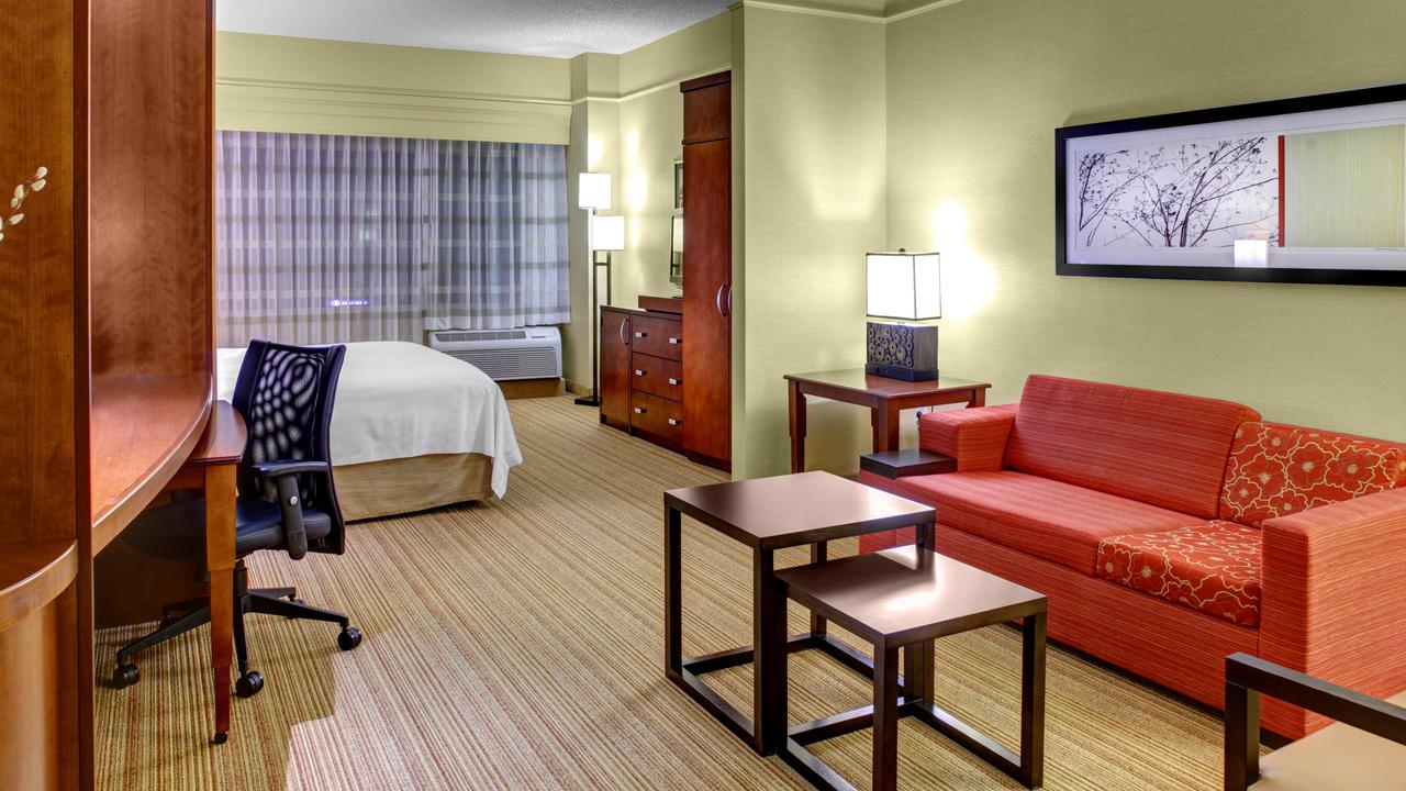 Courtyard Greenville Downtown - thumb 3