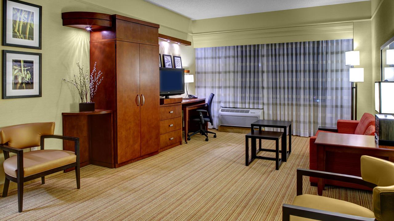 Courtyard Greenville Downtown - thumb 2