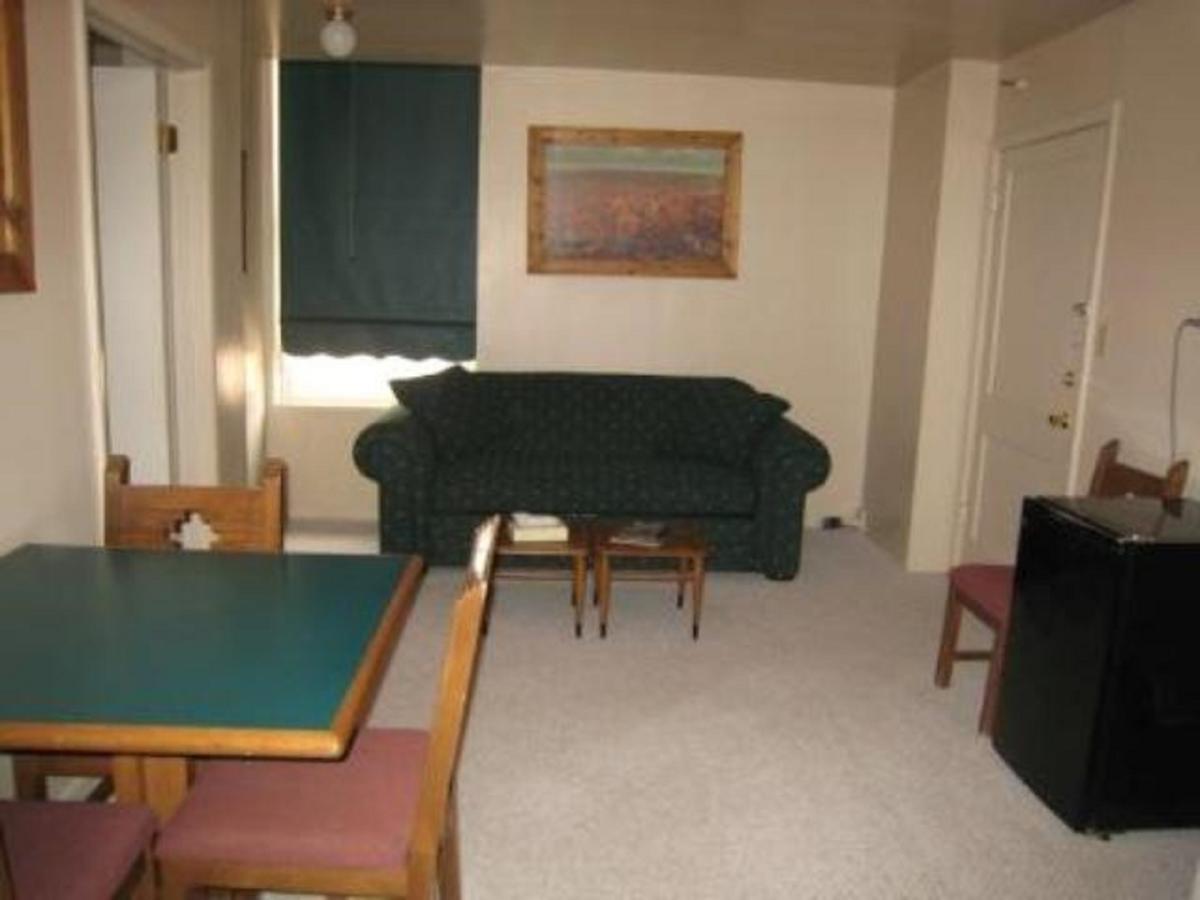 Deadwood Dick's Hotel - thumb 18