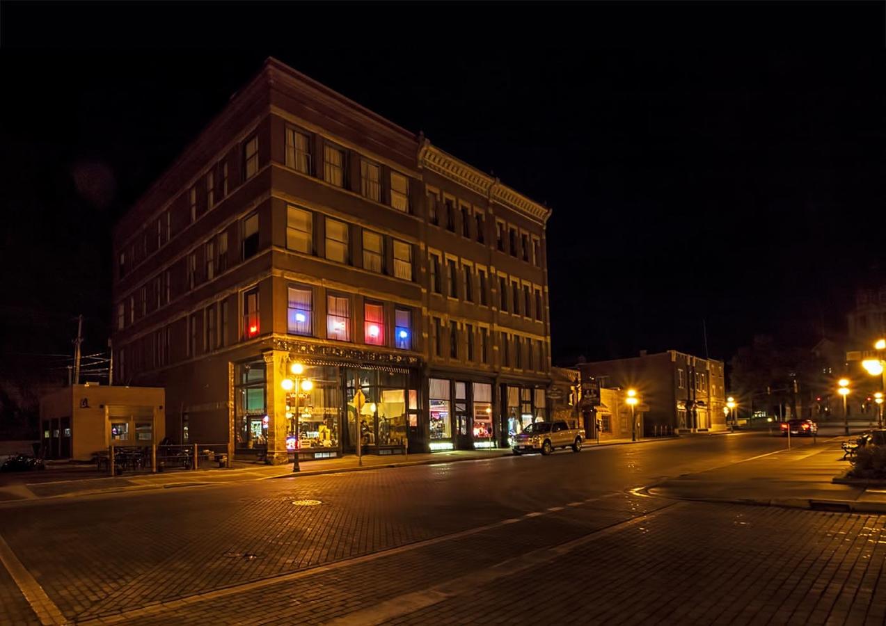 Deadwood Dick's Hotel - thumb 1